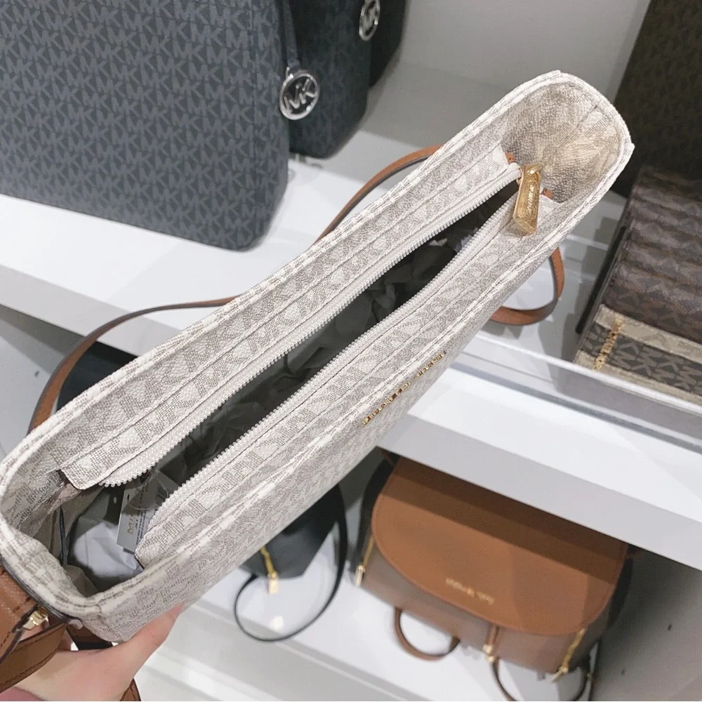 Michael Kors Jet Set Travel Large Logo Messenger Bag - Picture 2 of 7